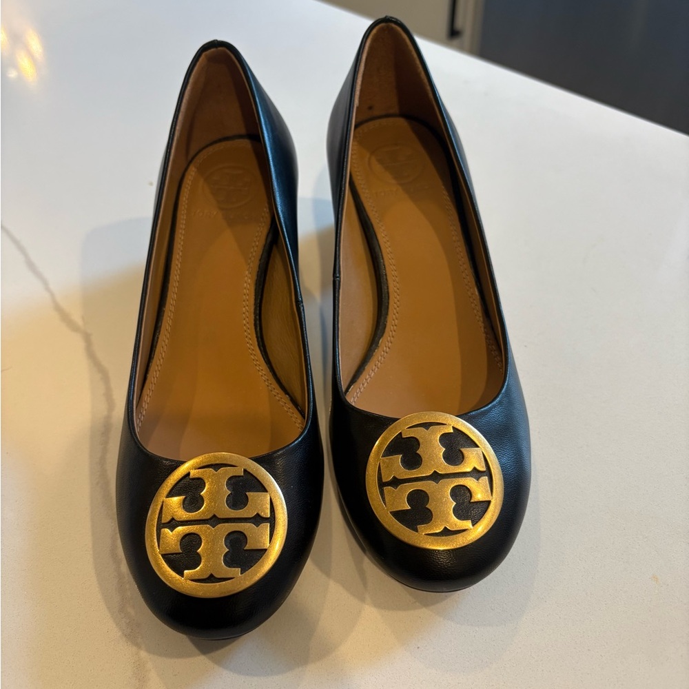 Tory Burch Black Benton Napa Leather Pump- NEW, Women size 4.5